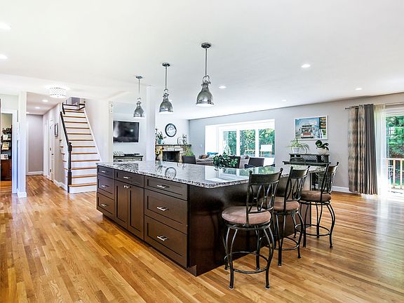 Open concept bright and spacious kitchen with breakfast nook