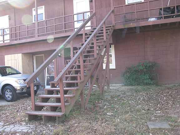 5th image of 311 N 10th St APT 6