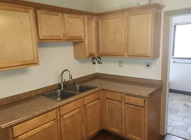 582 Main St — Photo 4