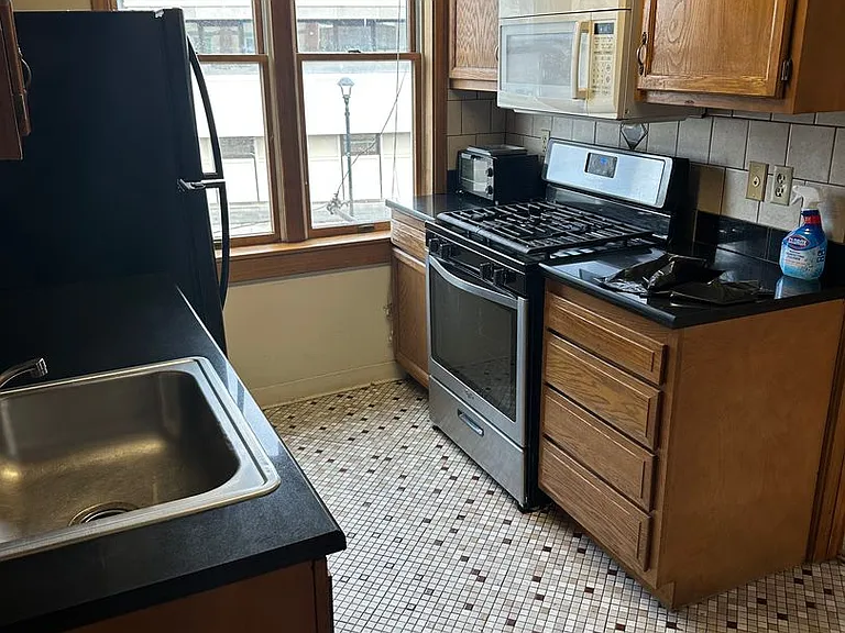 11 Clinton Ave — Photo 13