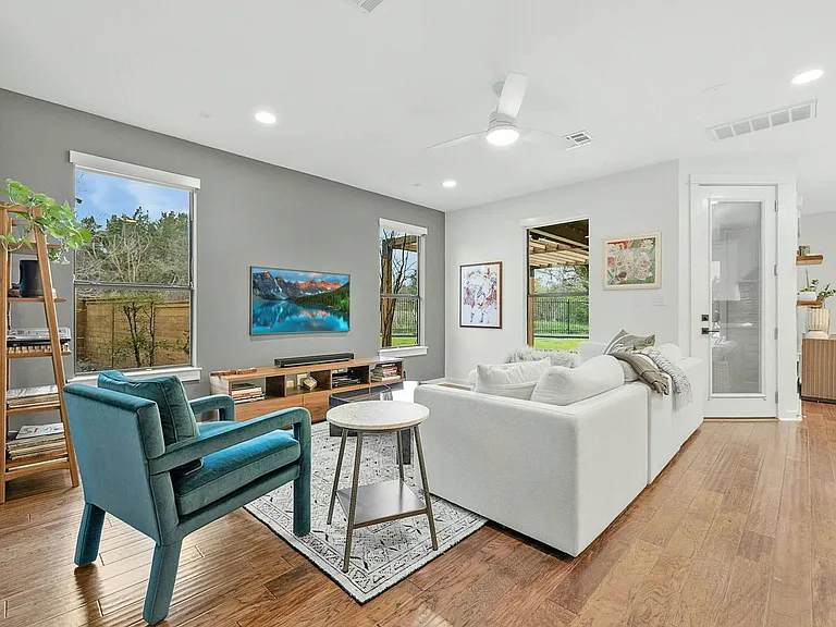 3118 Corbin Ln — Photo 2