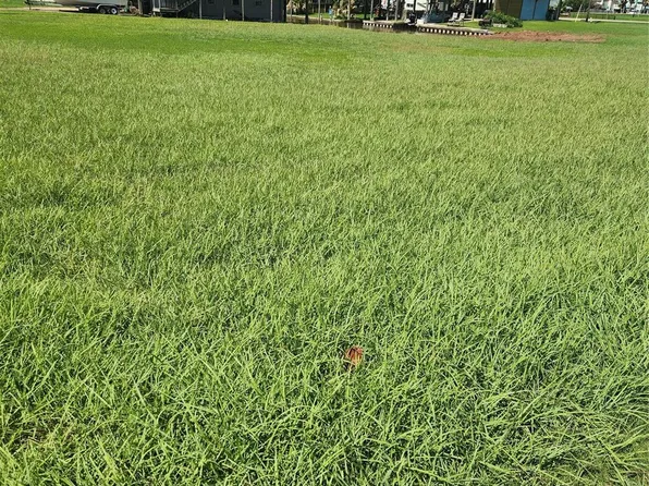 108 Treasure Ln, Freeport, TX 77541