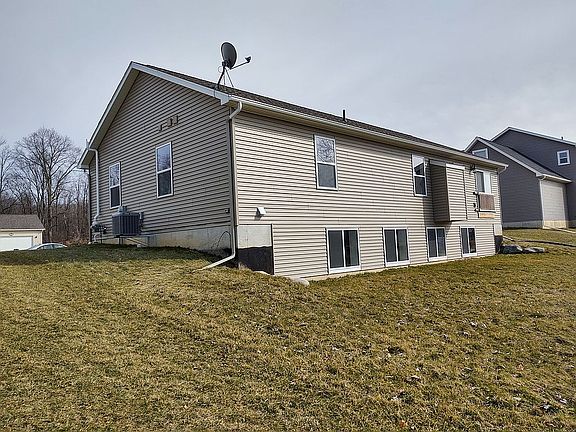 5th image of 4935 Pine Hill Dr