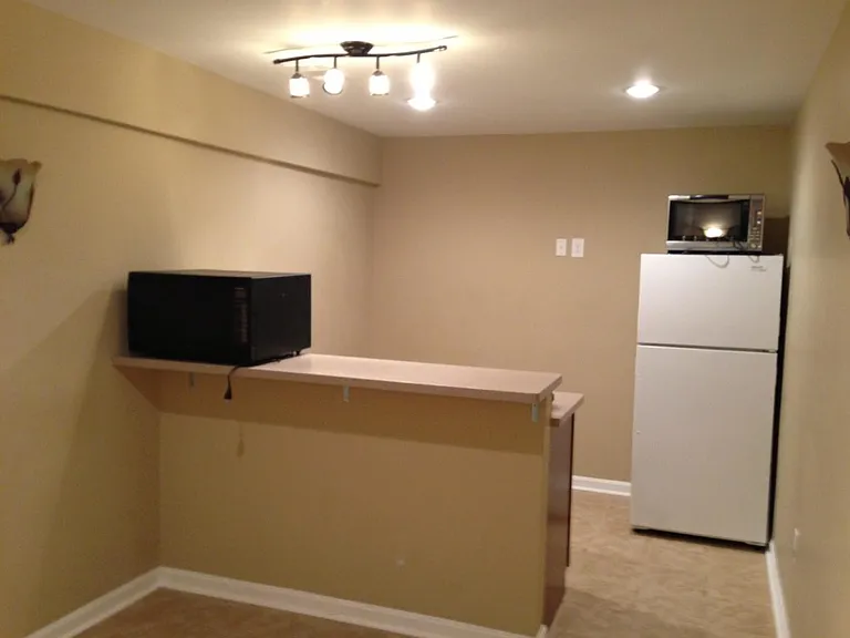 Wet Bar / Kitchenette