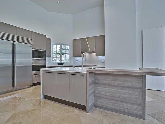 5th image of 2549 Royal Palm Way