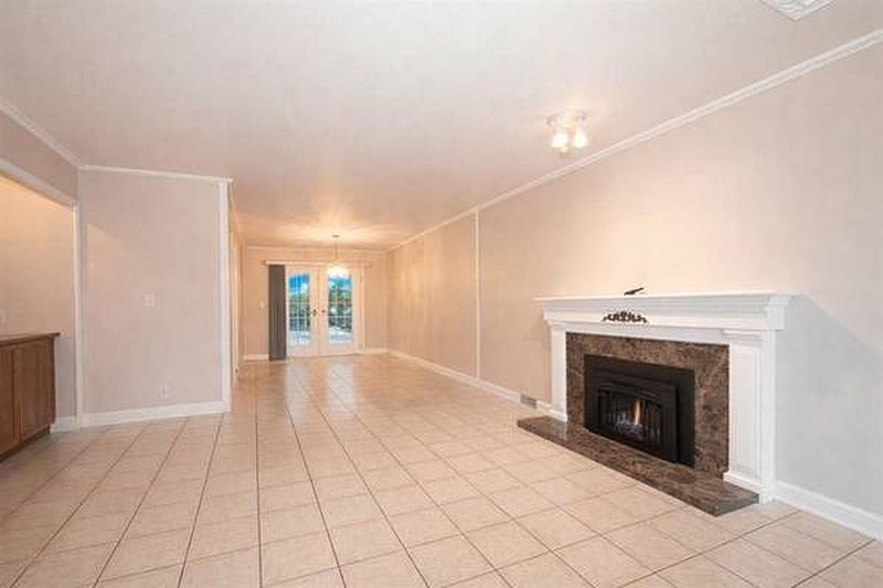 Surrey House for rent - 3 Bedrooms — photo 8