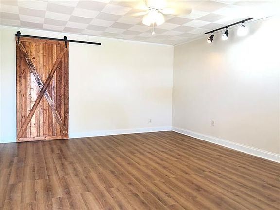 4th image of 704 2nd Ave