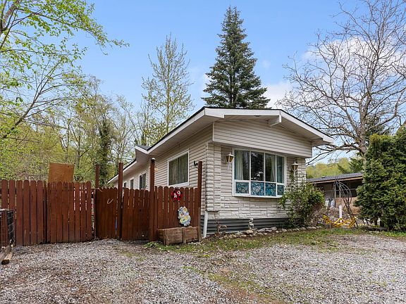 2nd image of 43201 Lougheed Hwy #49