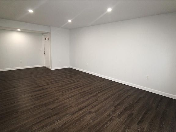 5th image of 2467 Twin Dr #2467