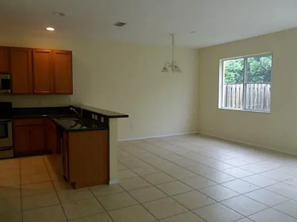 9072 SW 19th St, Miramar, FL 33025