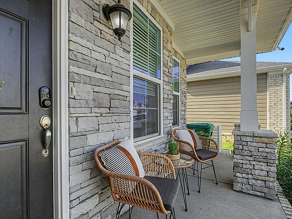 4th image of 1076 Laurel Valley Ln