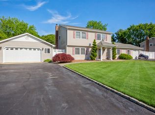 4 Azurean Ct, Mount Sinai, NY 11766