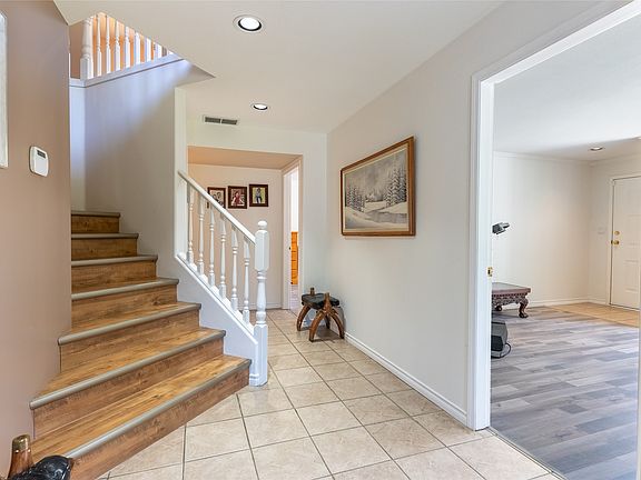 5th image of 2421 Mount Tuam Cres