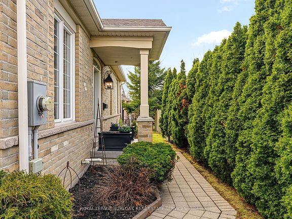 3rd image of 2243 Turnberry Rd