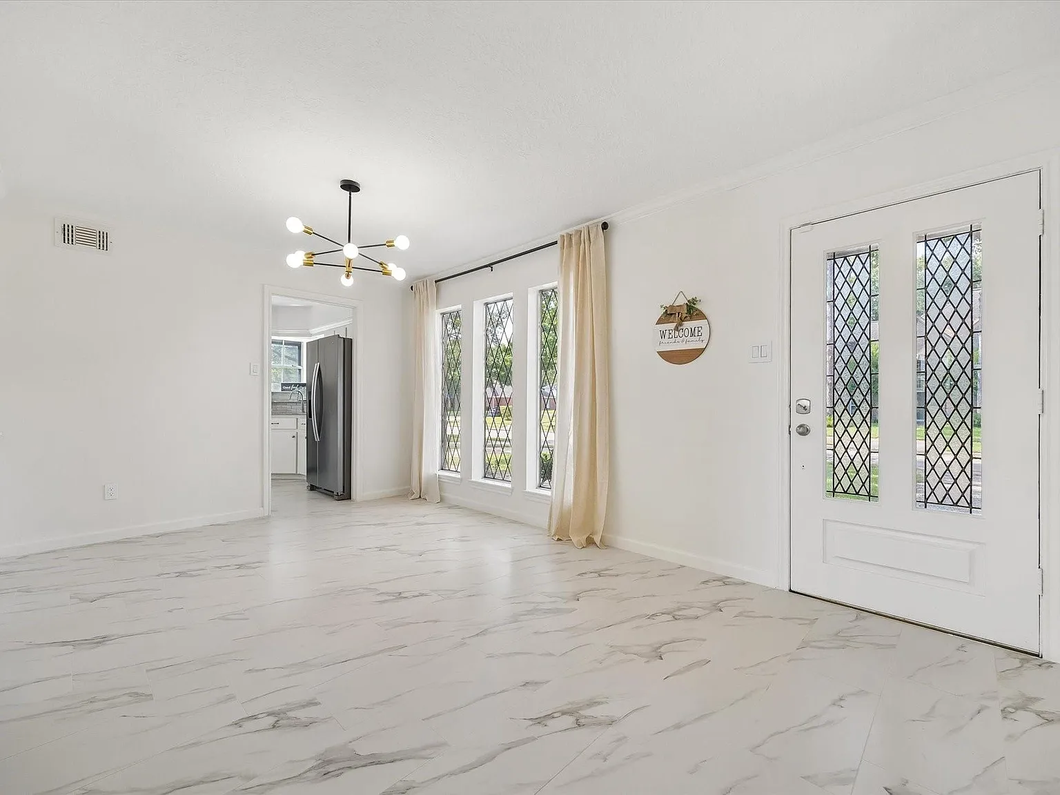 5 bed, 3.5 bath, 3594 sqft, $3,100 — Photo 4
