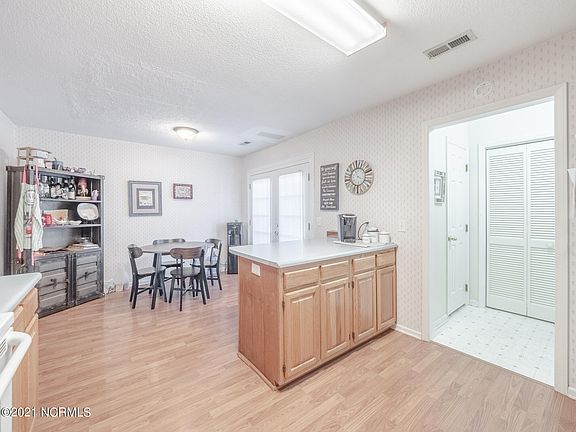 4th image of 604 Kings Arm Ct