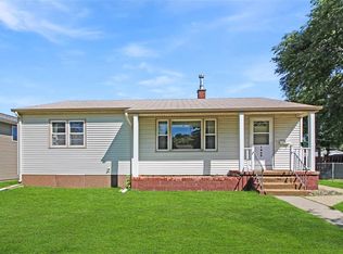 1433 6th St SW, Minot, ND 58701