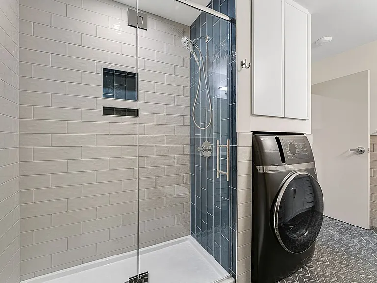 Bank Street Apartments at Burlington Square — Photo 12