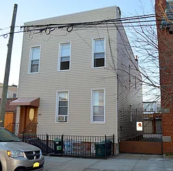 2011 Menahan Street  image 1 of 23