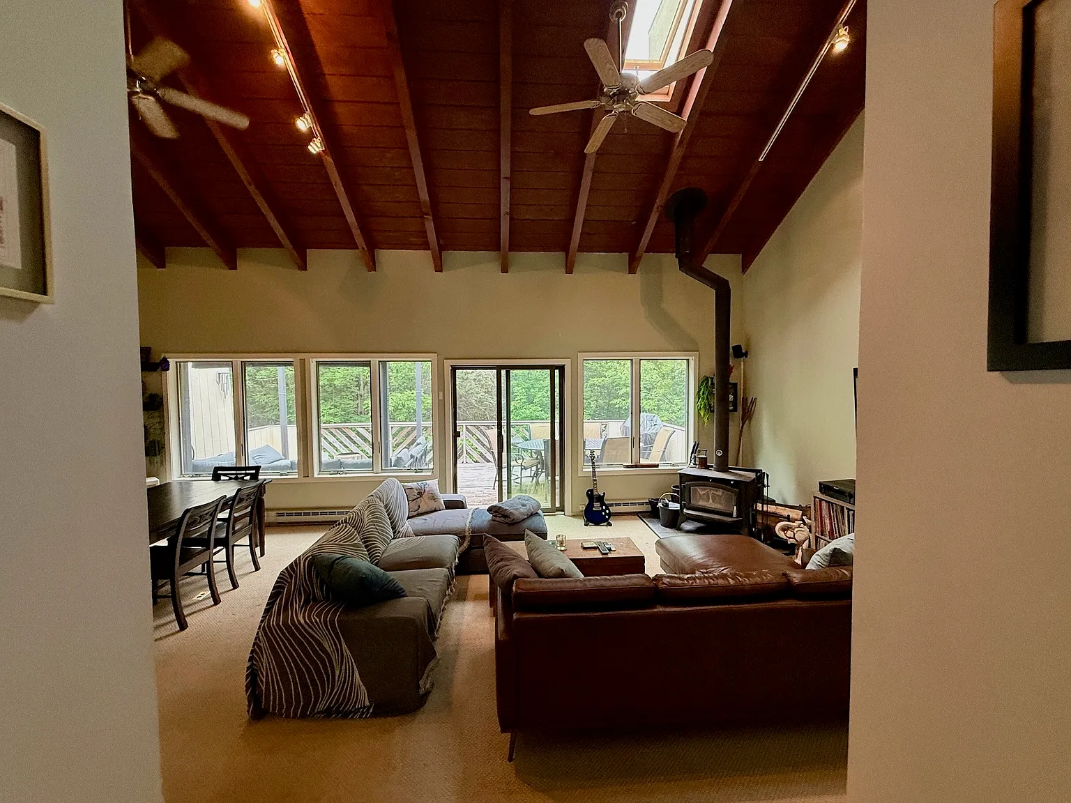 3 bed, 2.5 bath, 1900 sqft, $3,000 — Photo 3