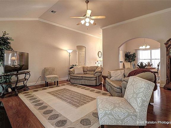 5th image of 12 Warwick Cir