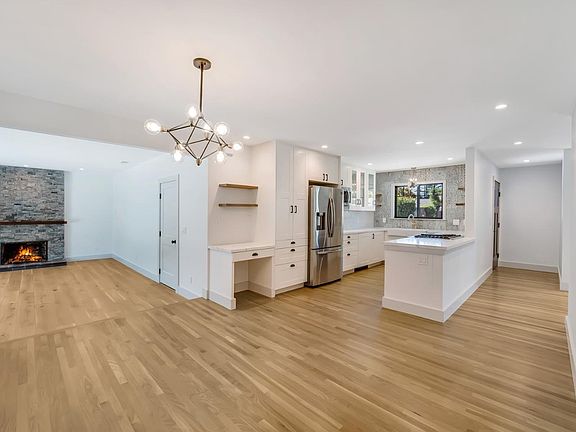4th image of 890 Quintinia Dr