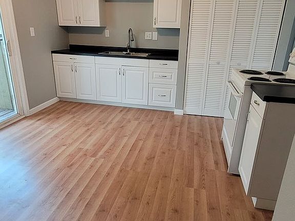 5th image of 303 Larson Ct #2