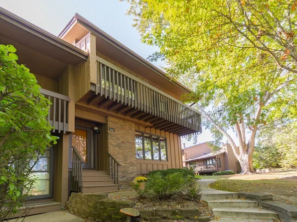 2667 Sumac Rdg, White Bear Lake, MN 55110