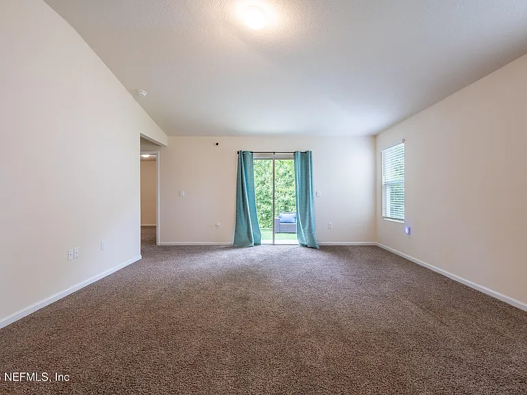 2446 Oak Stream Dr — Photo 14