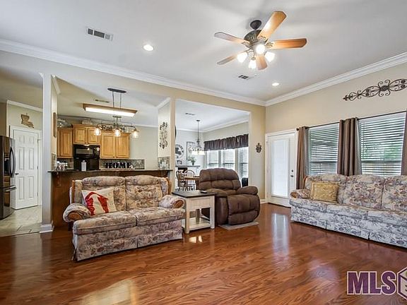 4th image of 10148 Chanel Dr