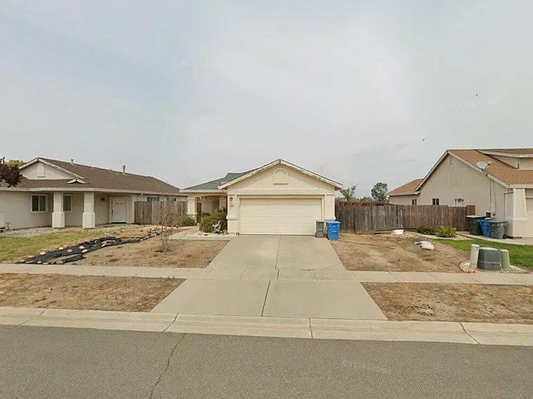 2233 Roberta Ave — Photo 1