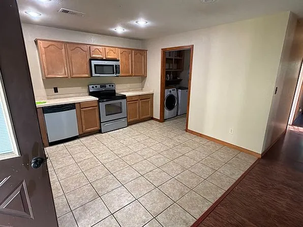 1921 N Spillman St, Sallisaw, OK 74955