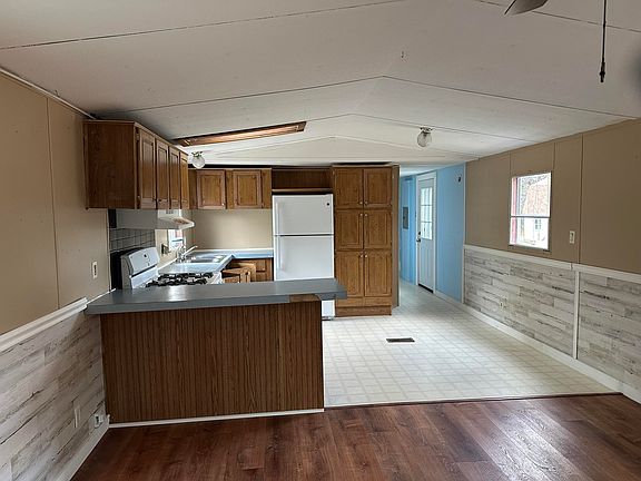4th image of 599 Toddy Pond Road