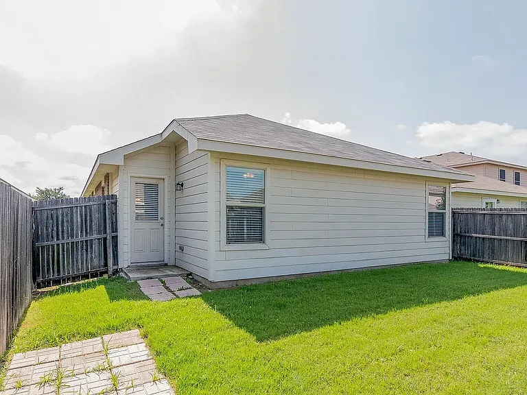 8833 Quarry Ridge Trl — Photo 18