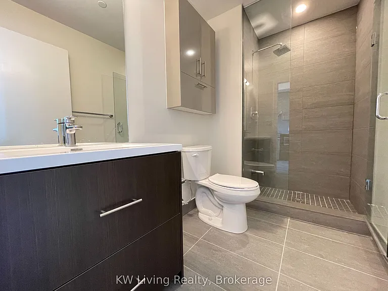 188 Fairview Mall Dr #816 — Photo 5