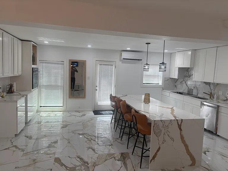 1820 N Macgregor Way — Photo 18