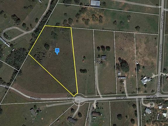 3rd image of 605 Hilltop Cir