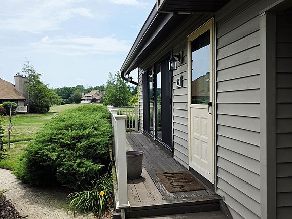 3rd image of 97 Cotswold Cir #2