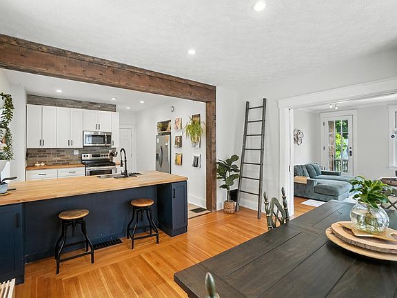 4th image of 3769 Andrew Ave