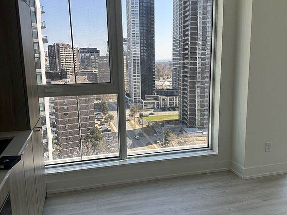 4th image of 25 Cordova Ave #1405