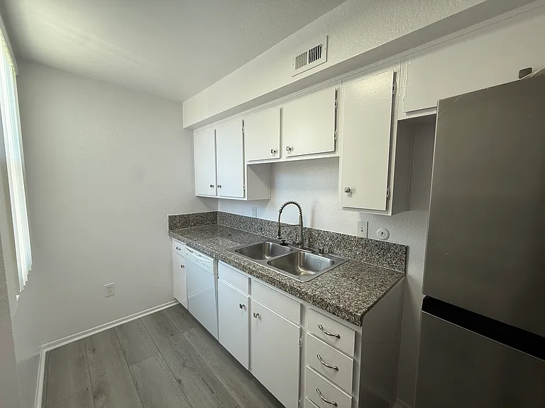 12540 Chandler Blvd #118 — Photo 6