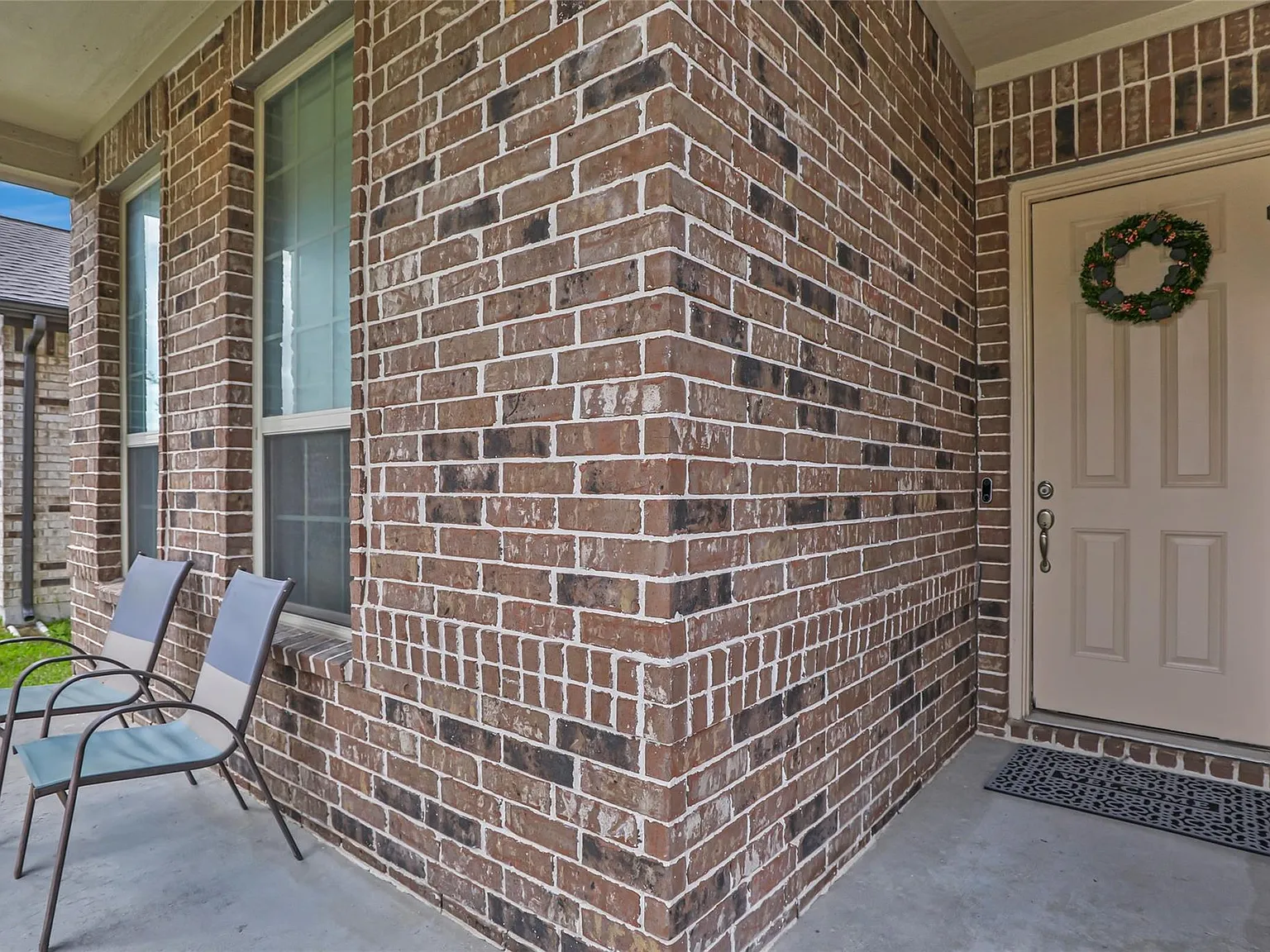 4 bed, 3.0 bath, 2636 sqft, $3,200 — Photo 2