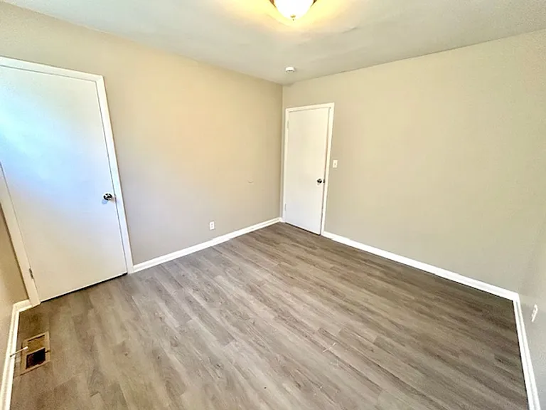 3902 Lakeview Dr — Photo 13