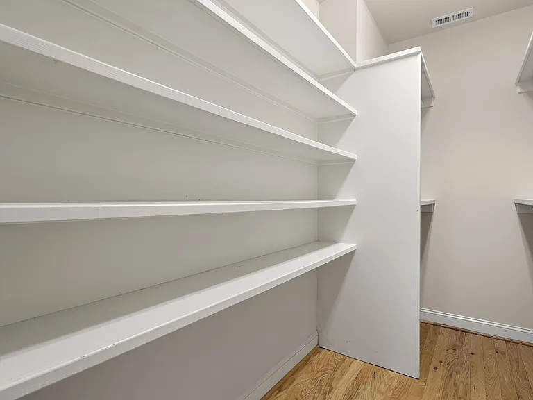8 Trafalgar Cir — Photo 16