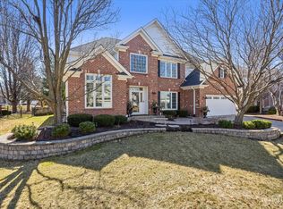 2552 Dewes Ln, Naperville, IL 60564