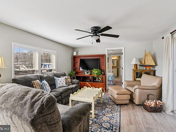 5th image of 10 Carriage Ln