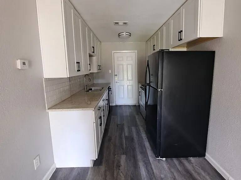 815 Bluebird Dr — Photo 4