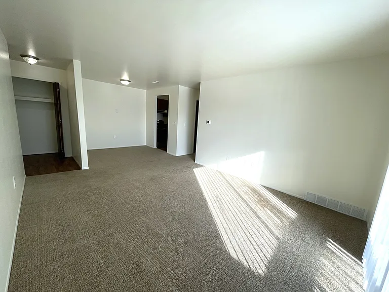 Windsor Place Apartments — Photo 34