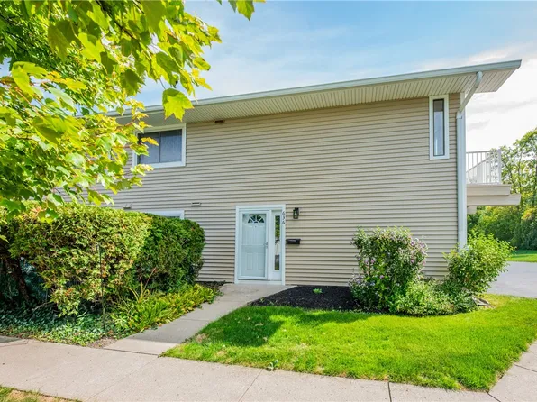 636 Eastbrooke Ln, Rochester, NY 14618