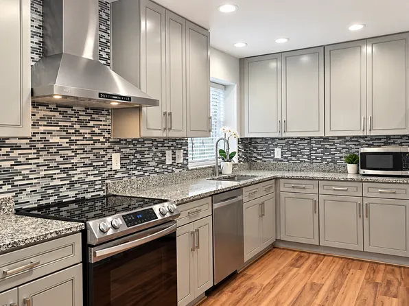 5456 Bulls Bay Dr #1, Virginia Beach, VA 23462